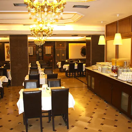 Grand Ant Hotel 